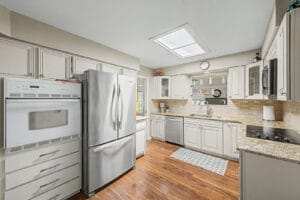 Kitchen cabinets and counter space